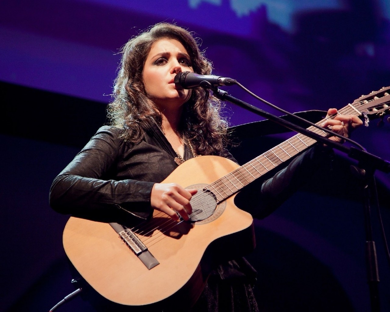 Katie Melua Performing on Stage for 1280 x 1024 resolution
