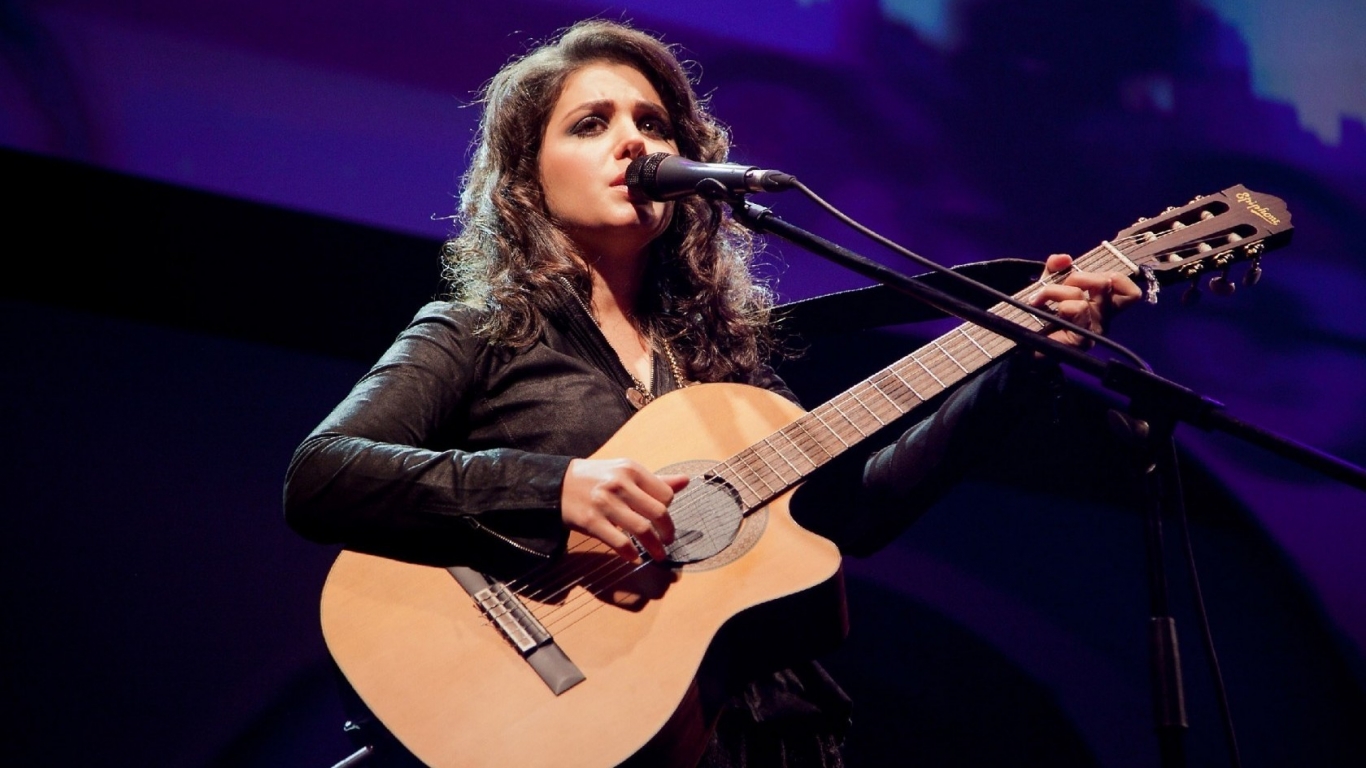 Katie Melua Performing on Stage for 1366 x 768 HDTV resolution