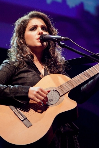 Katie Melua Performing on Stage for 320 x 480 iPhone resolution