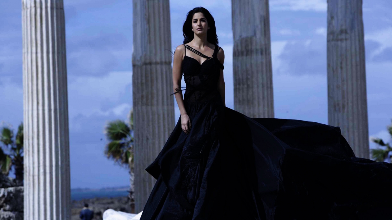 Katrina Kaif Black Dress for 1366 x 768 HDTV resolution