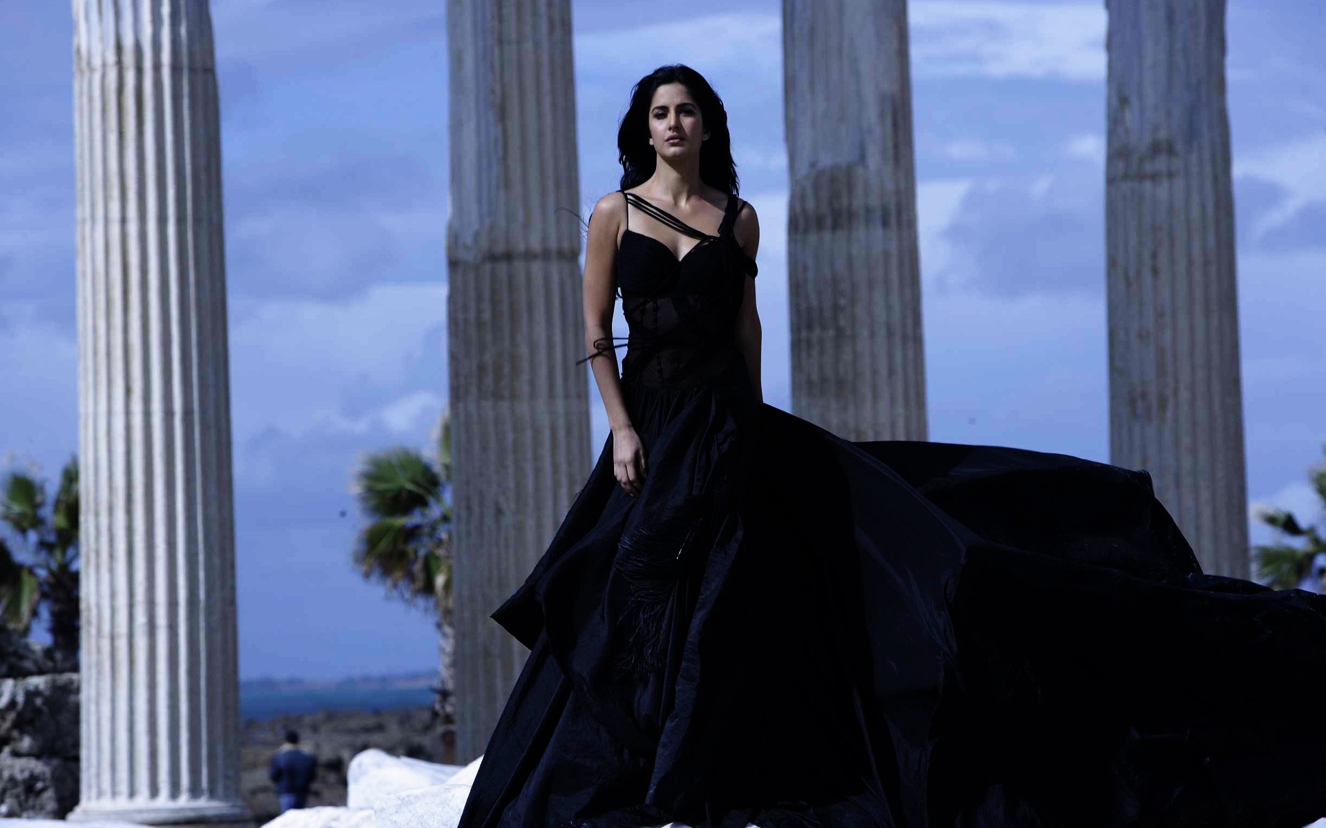 Katrina Kaif Black Dress for 1920 x 1200 widescreen resolution