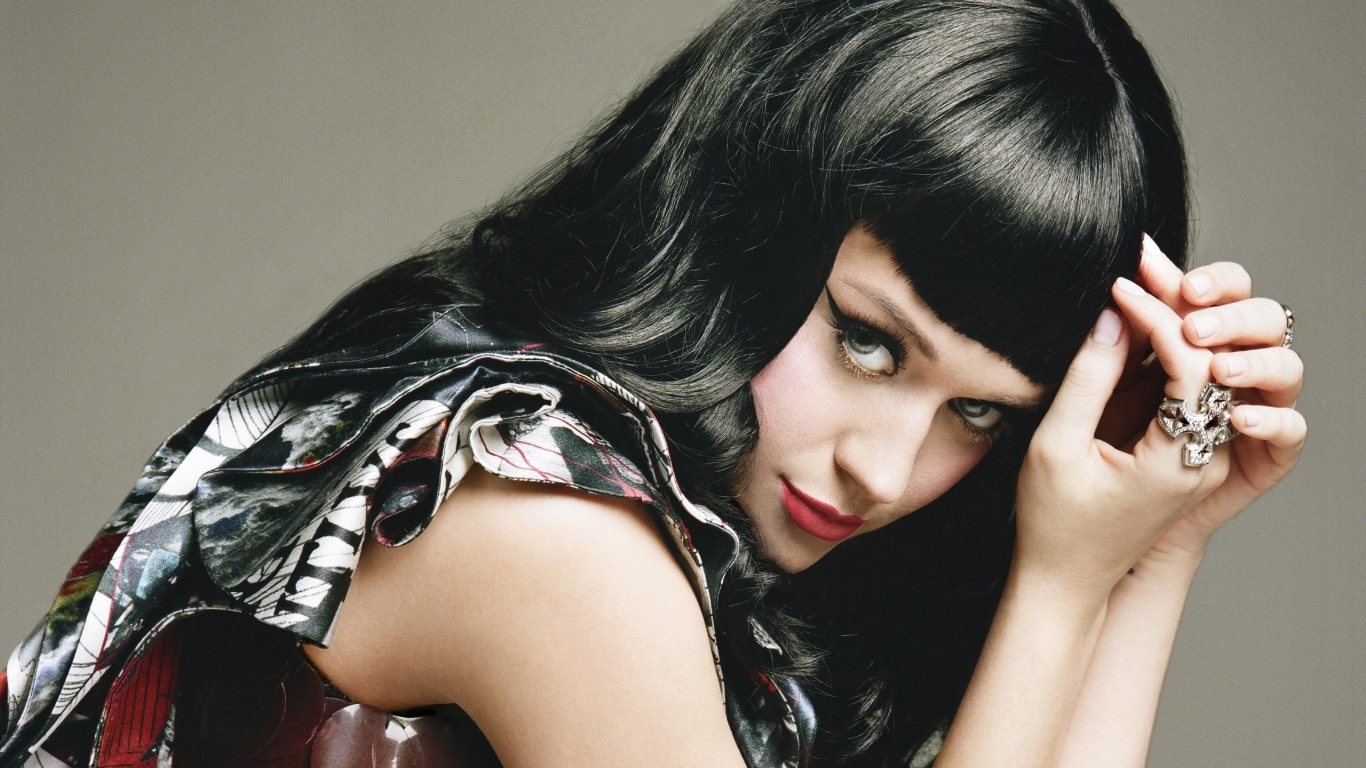 Katy Perry Glance for 1366 x 768 HDTV resolution