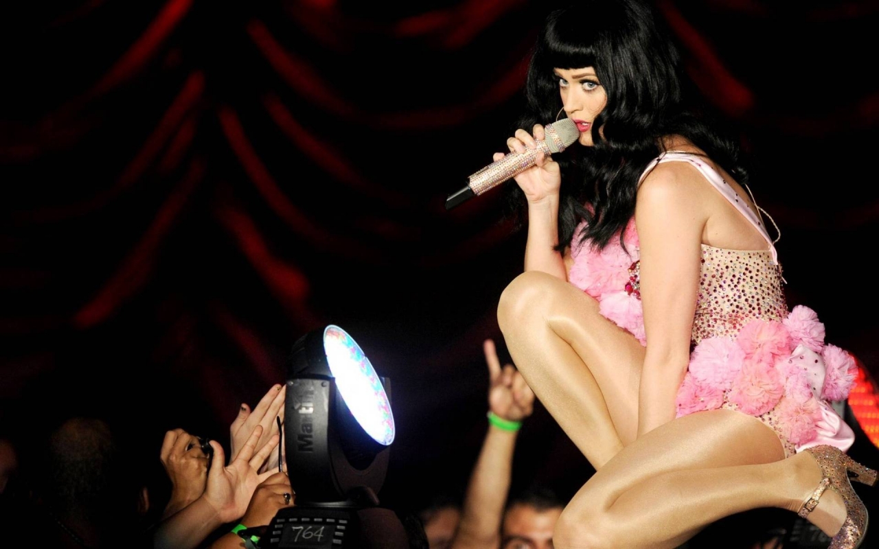 Katy Perry in Concert for 1280 x 800 widescreen resolution