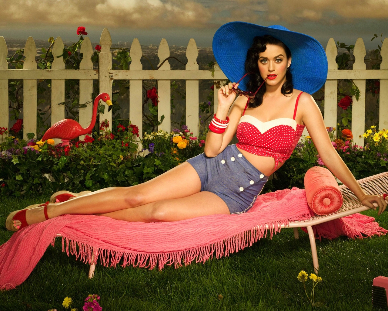 Katy Perry on The Chair for 1280 x 1024 resolution