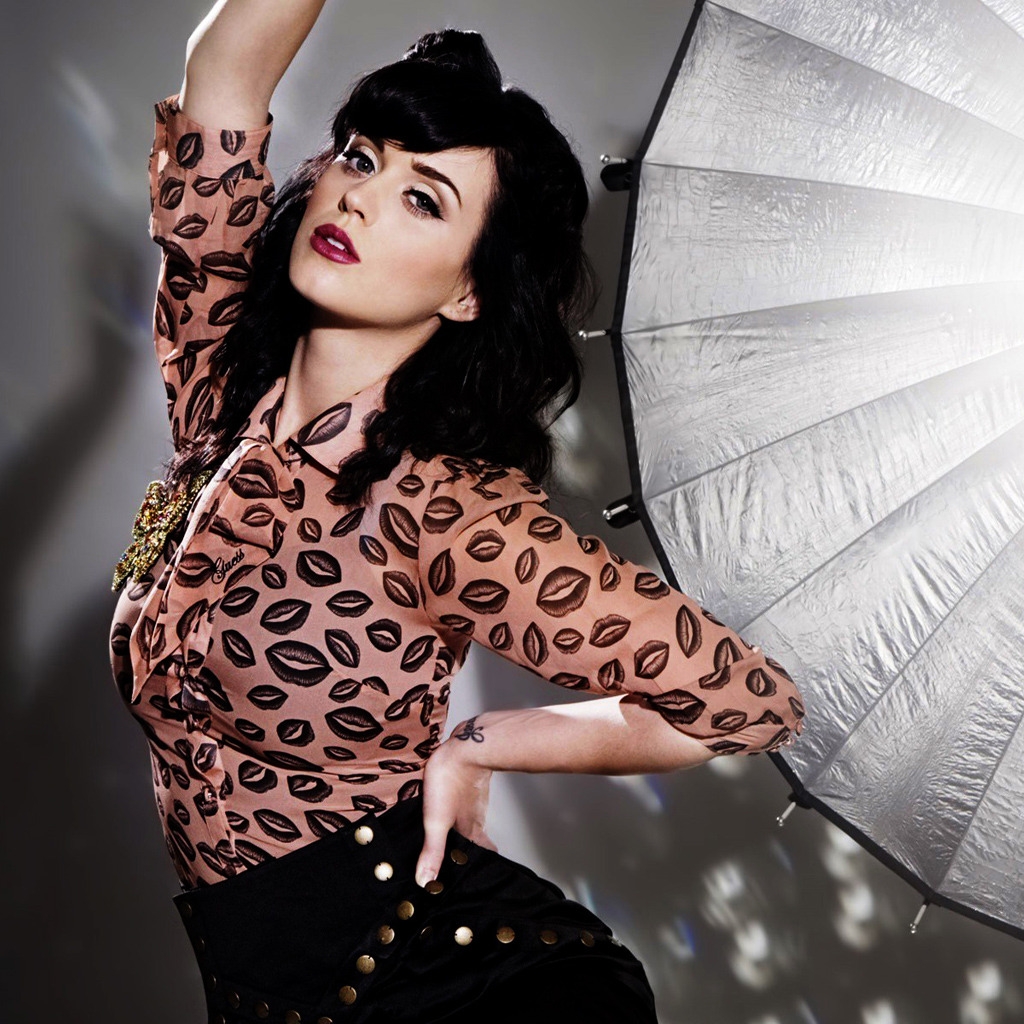 Katy Perry Photo Session for 1024 x 1024 iPad resolution