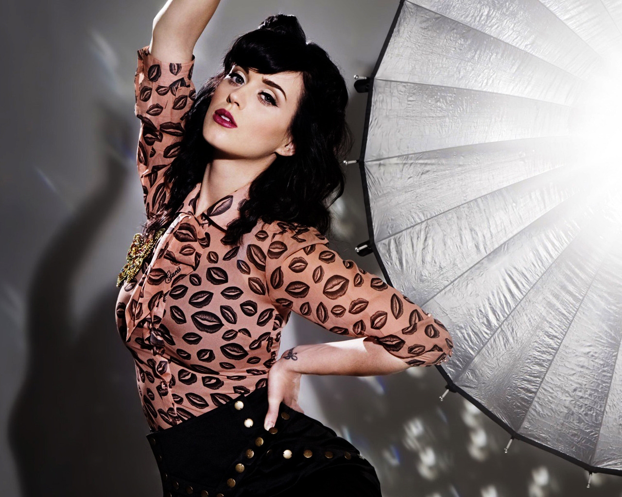 Katy Perry Photo Session for 1280 x 1024 resolution
