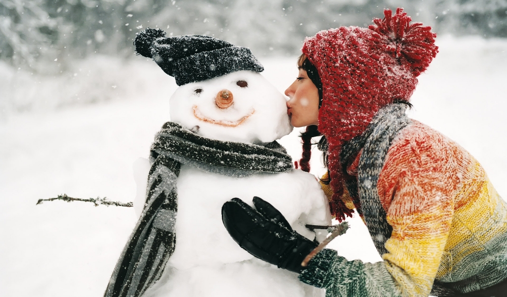 Kissing the Snowman for 1024 x 600 widescreen resolution