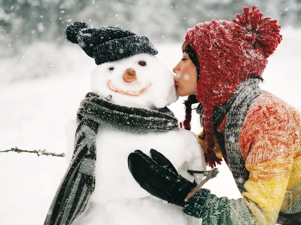 Kissing the Snowman for 1024 x 768 resolution
