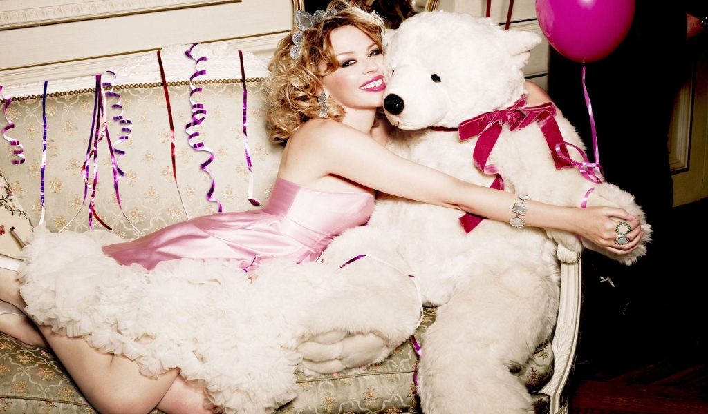Kylie Minogue Bear Love for 1024 x 600 widescreen resolution