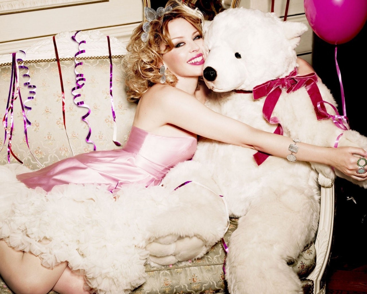 Kylie Minogue Bear Love for 1280 x 1024 resolution