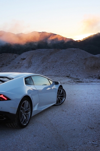 Lamborghini Huracan White for 320 x 480 iPhone resolution