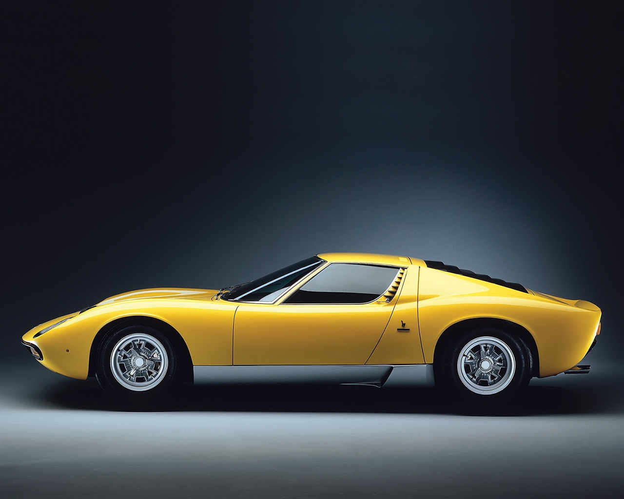 Lamborghini Miura 1971 for 1280 x 1024 resolution