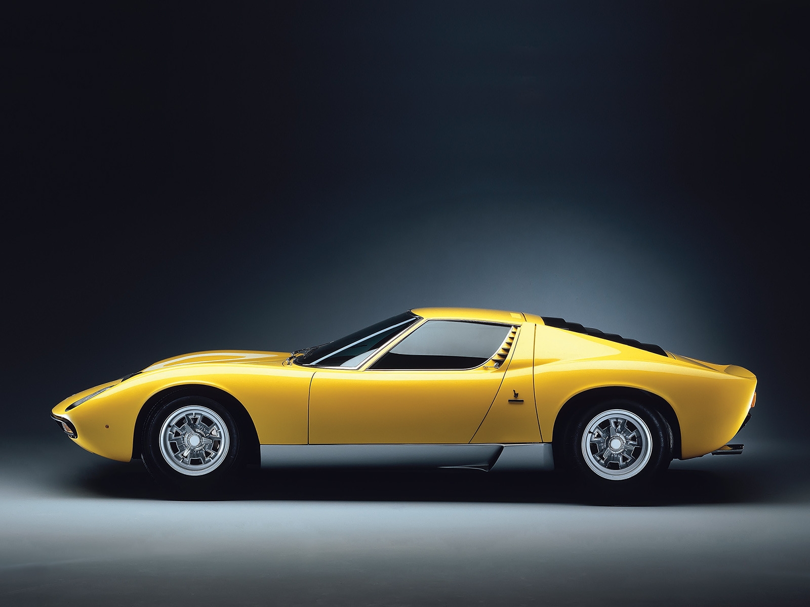 Lamborghini Miura 1971 for 1600 x 1200 resolution