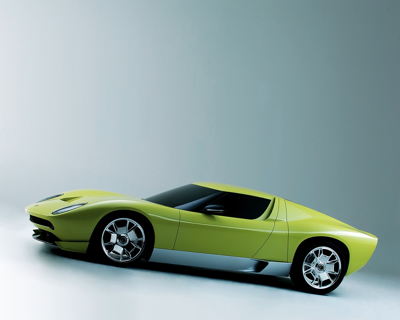 Lamborghini Miura Concept Side for 1280 x 1024 resolution