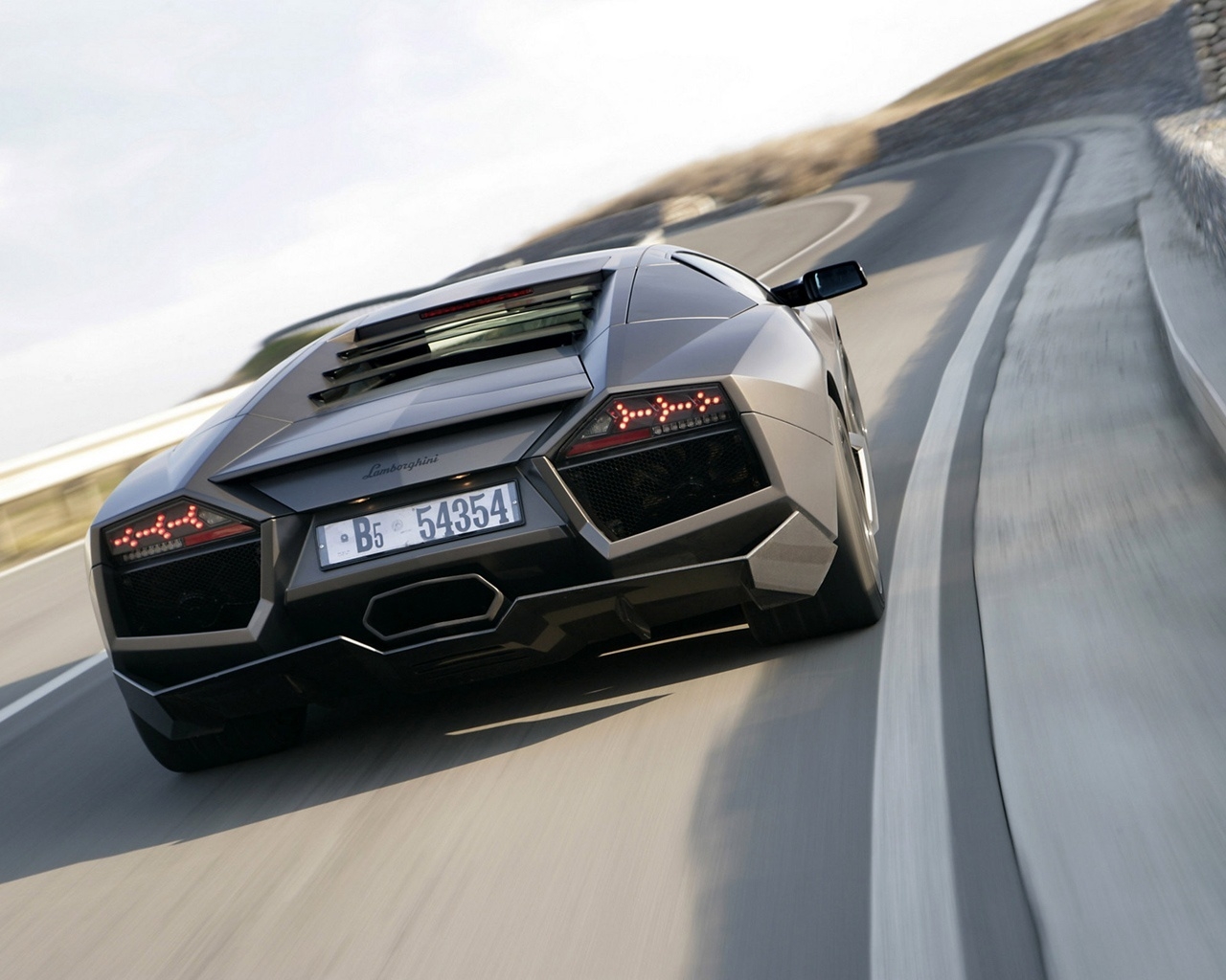 Lamborghini Reventon Back for 1280 x 1024 resolution
