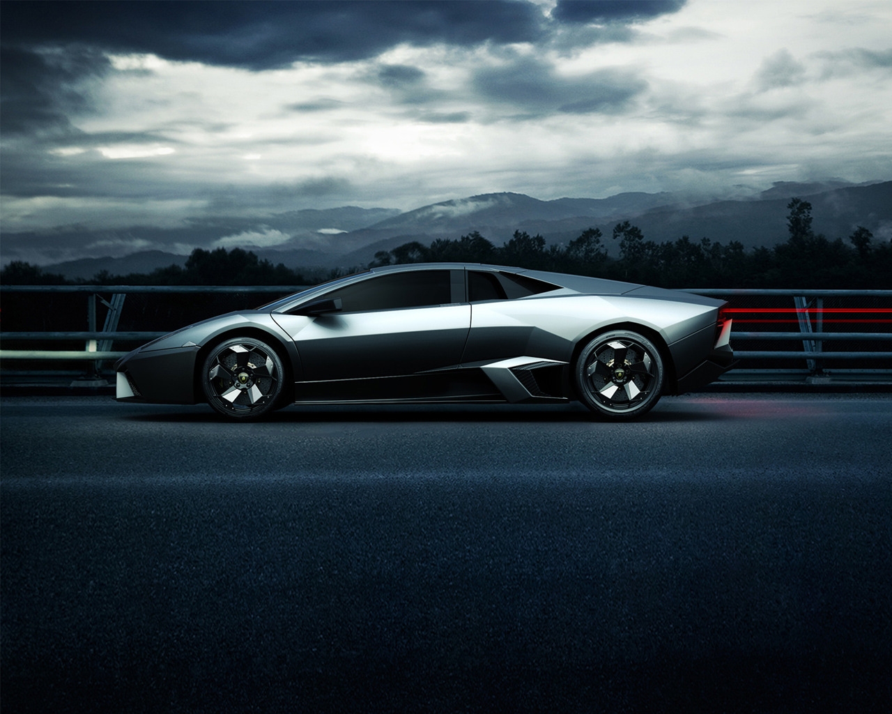 Lamborghini Sport Side Angle for 1280 x 1024 resolution