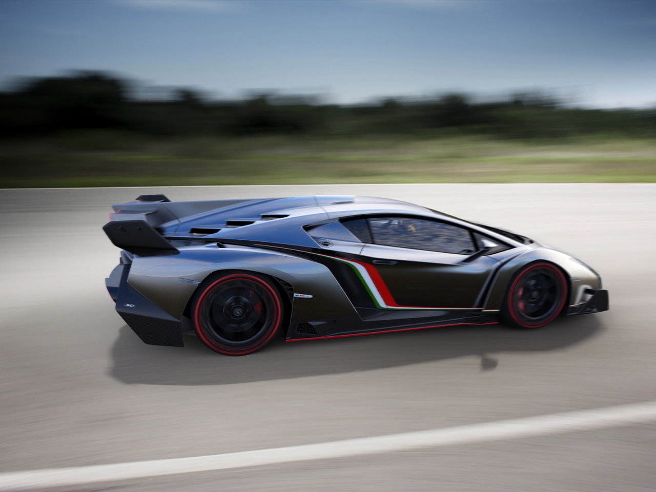 Lamborghini Veneno Speed for 1280 x 960 resolution