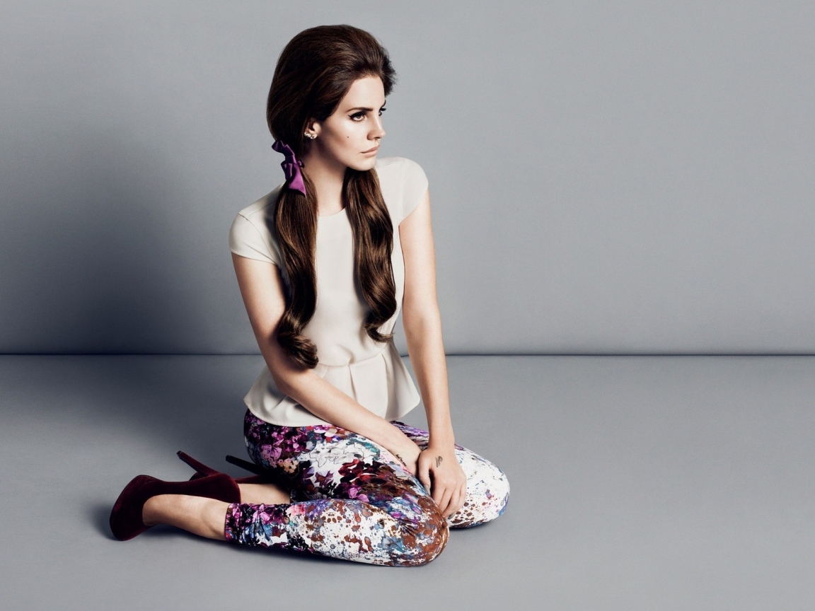 Lana Del Rey Cool for 1152 x 864 resolution