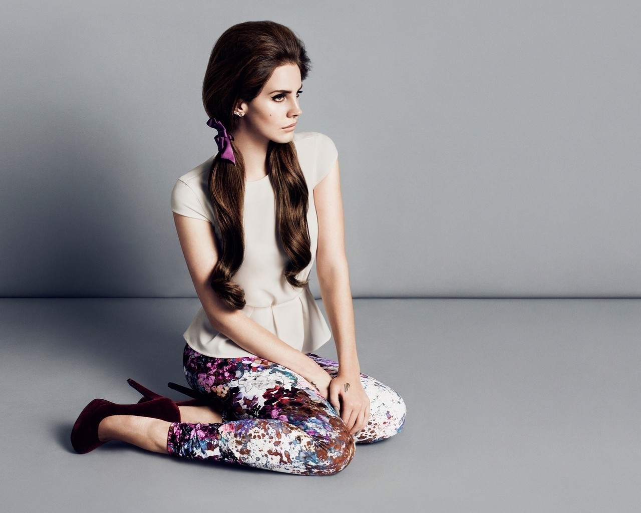 Lana Del Rey Cool for 1280 x 1024 resolution
