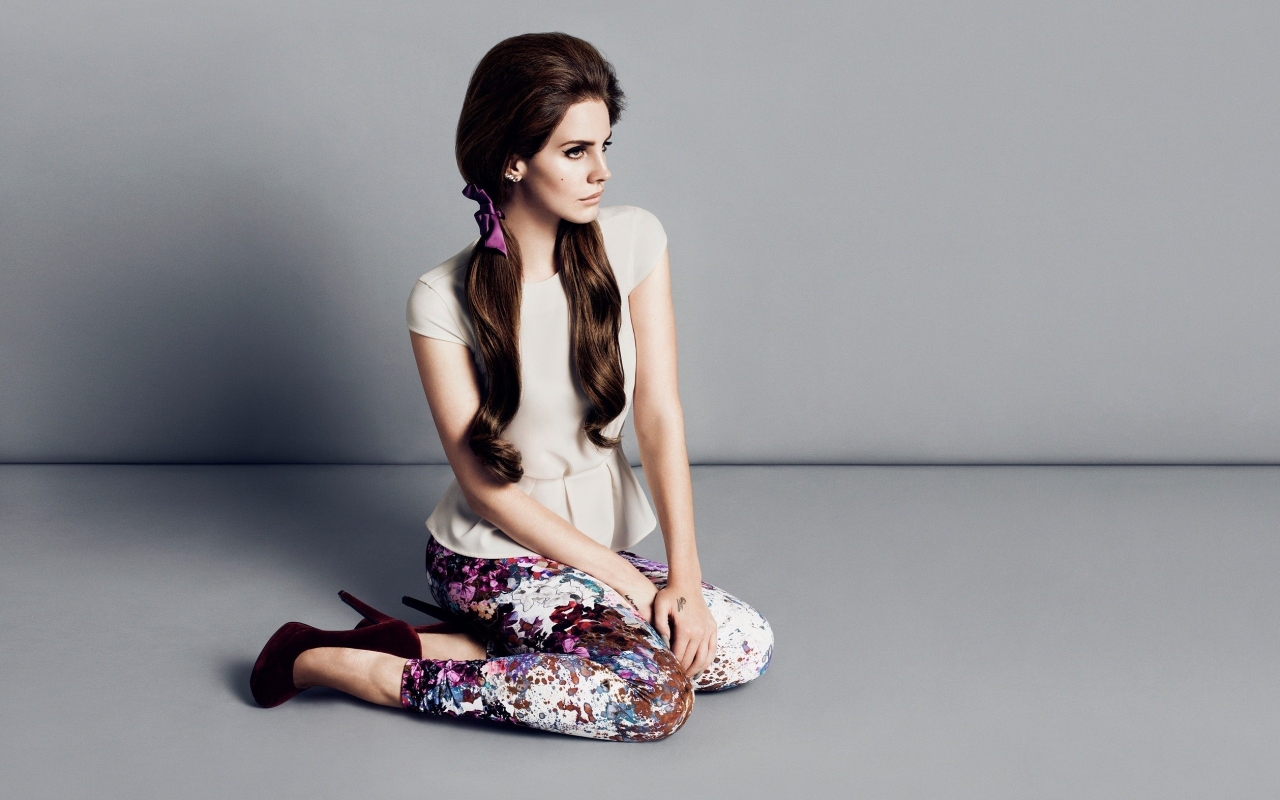 Lana Del Rey Cool for 1280 x 800 widescreen resolution