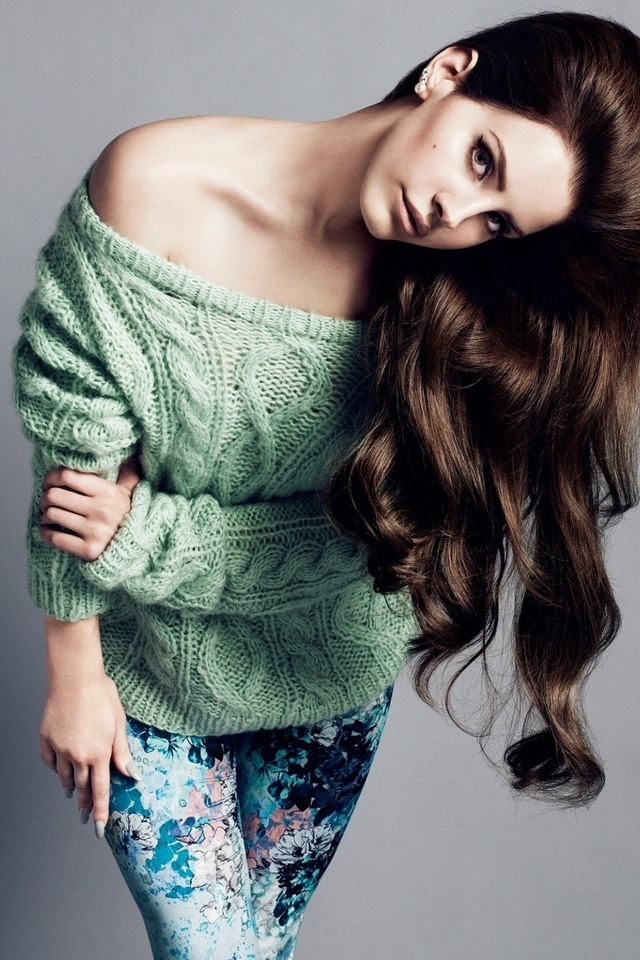 Lana Del Rey Hair Style for 640 x 960 iPhone 4 resolution