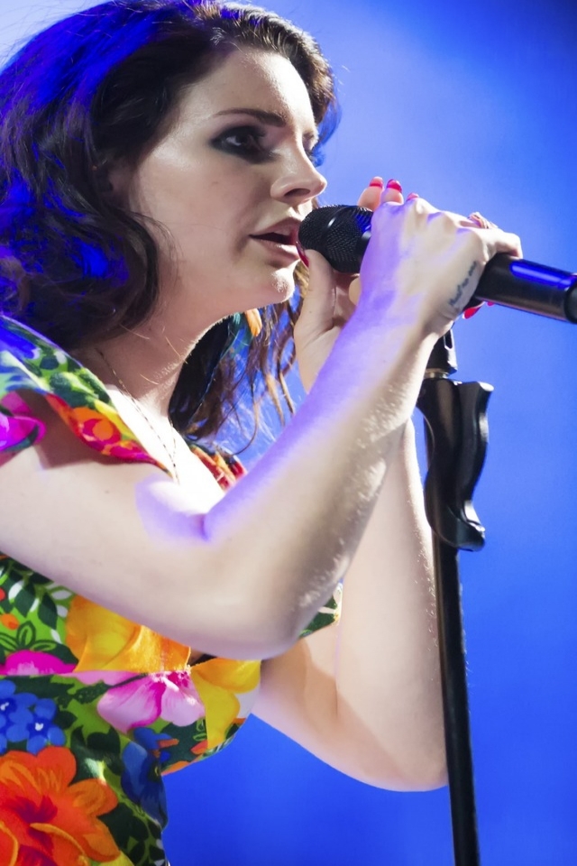 Lana Del Rey Performing Coachella for 640 x 960 iPhone 4 resolution