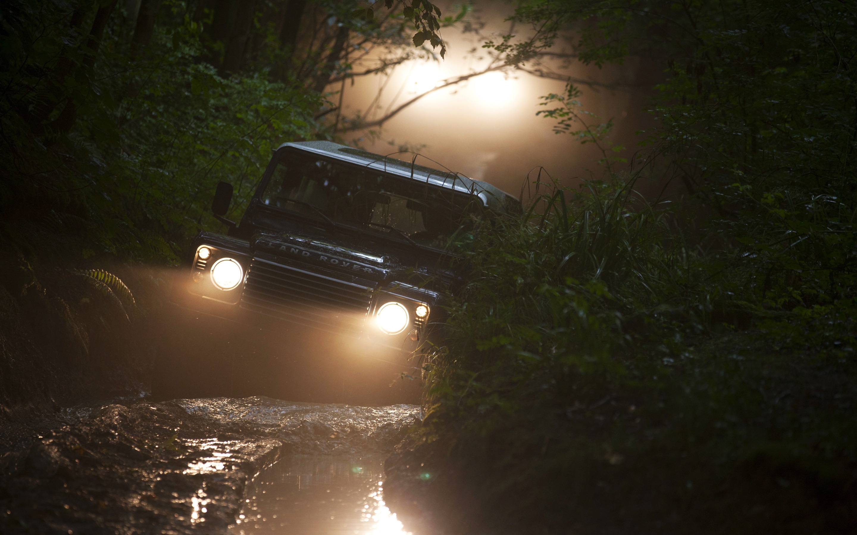 Land Rover Defender Off Road for 2880 x 1800 Retina Display resolution