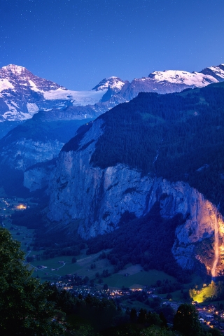 Lauterbrunnen Valley for 320 x 480 iPhone resolution