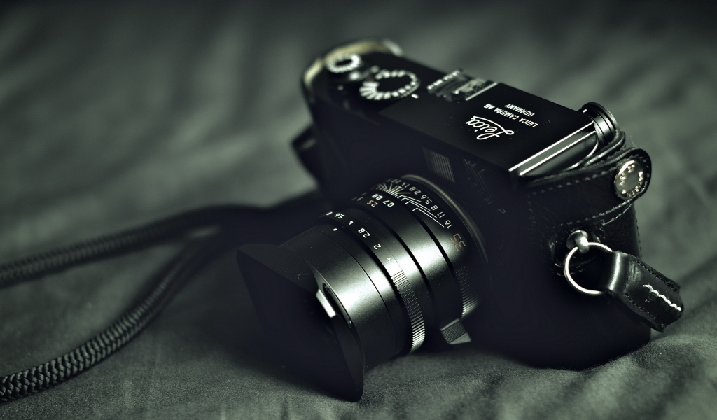 Leica Camera for 1024 x 600 widescreen resolution