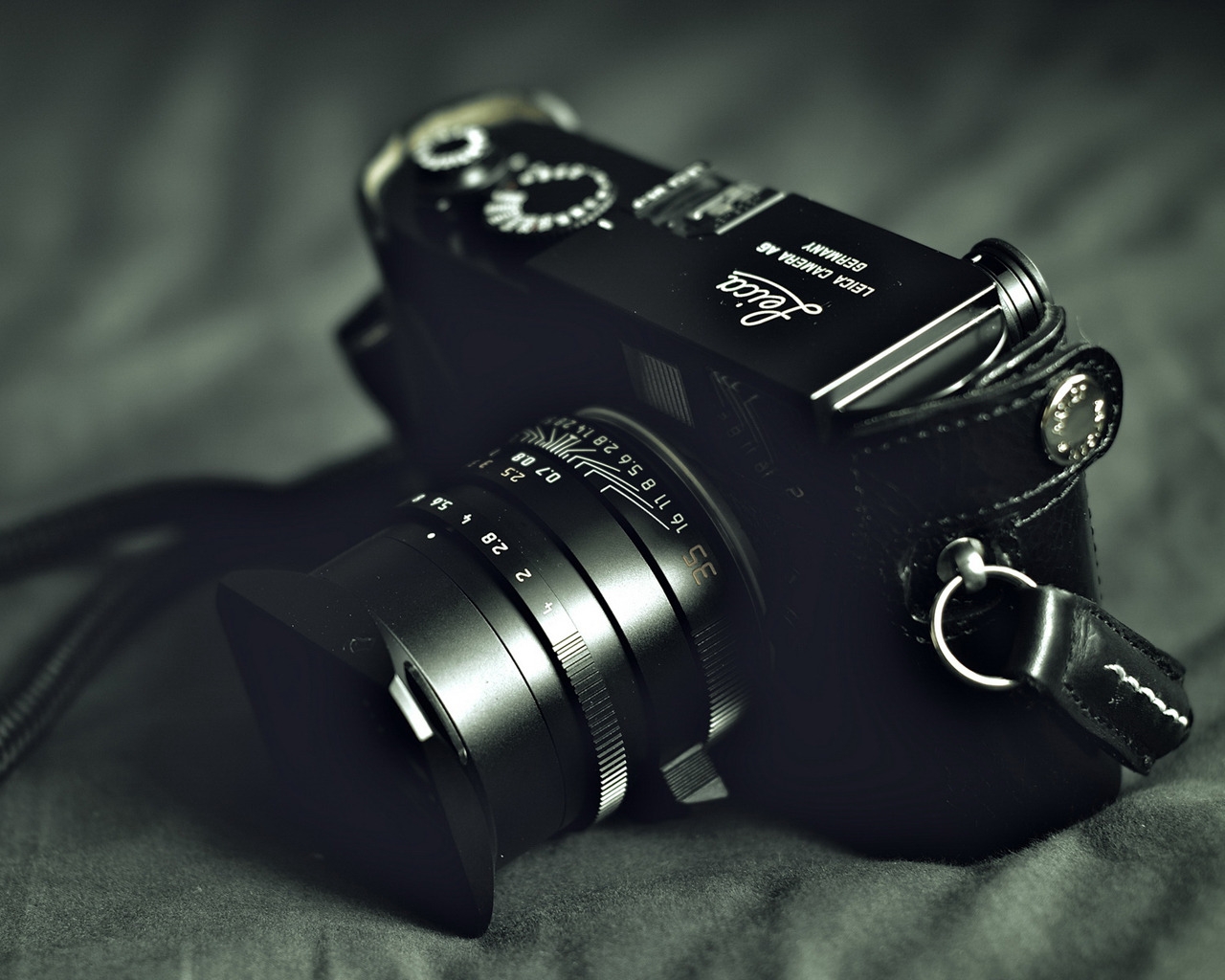 Leica Camera for 1280 x 1024 resolution