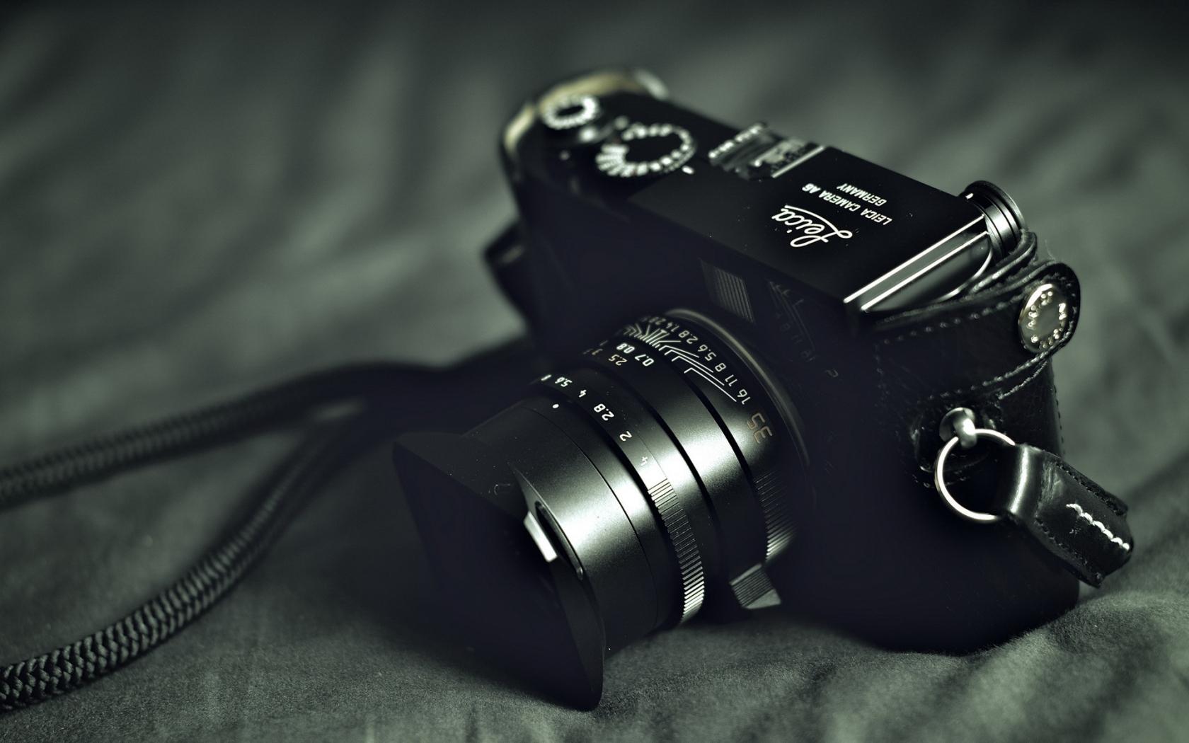 Leica Camera for 1680 x 1050 widescreen resolution
