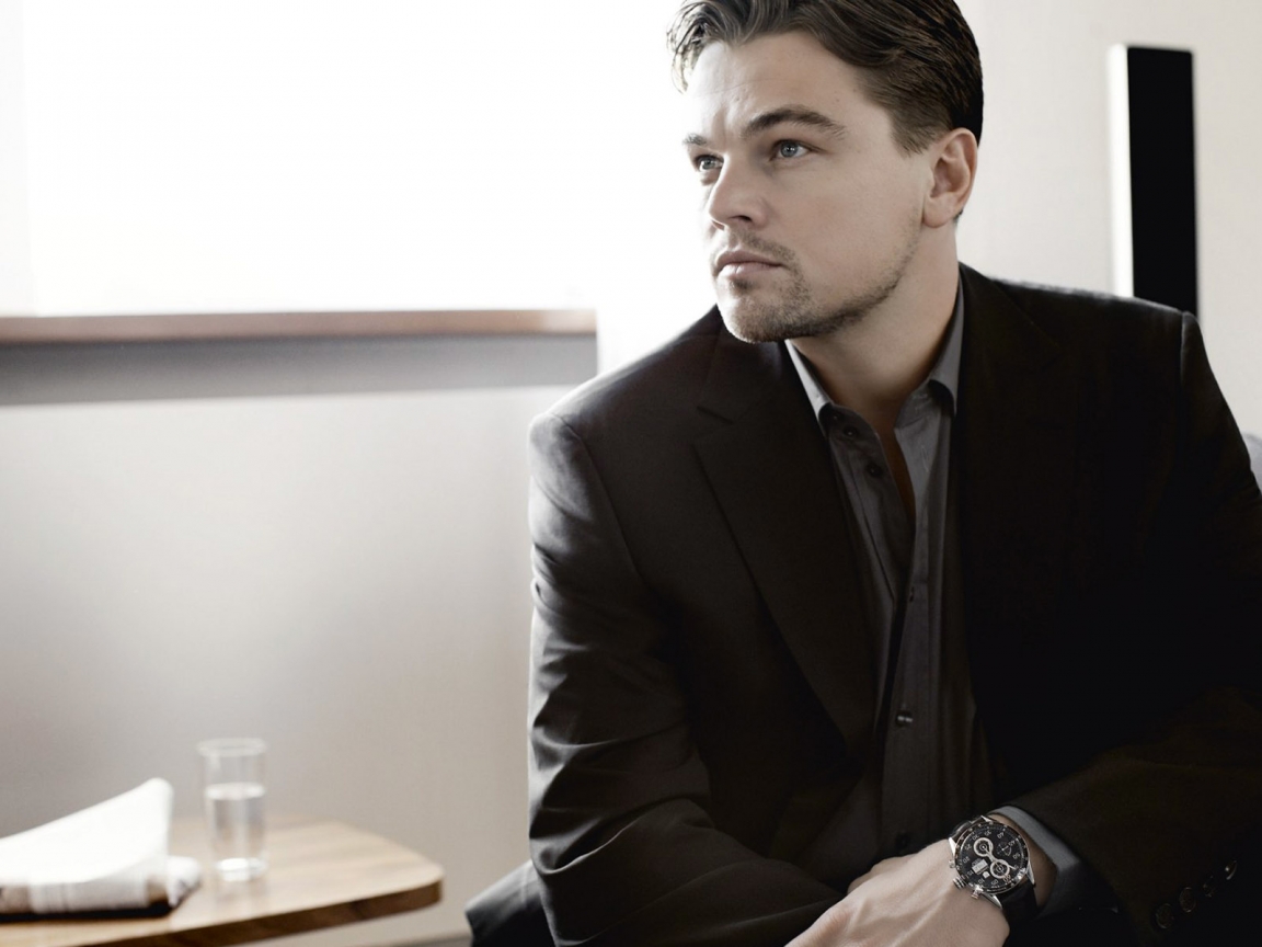 Leonardo DiCaprio in Black for 1152 x 864 resolution