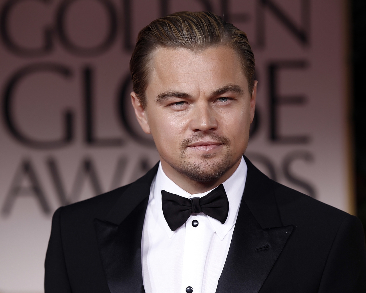 Leonardo DiCaprio in Tuxedo for 1280 x 1024 resolution