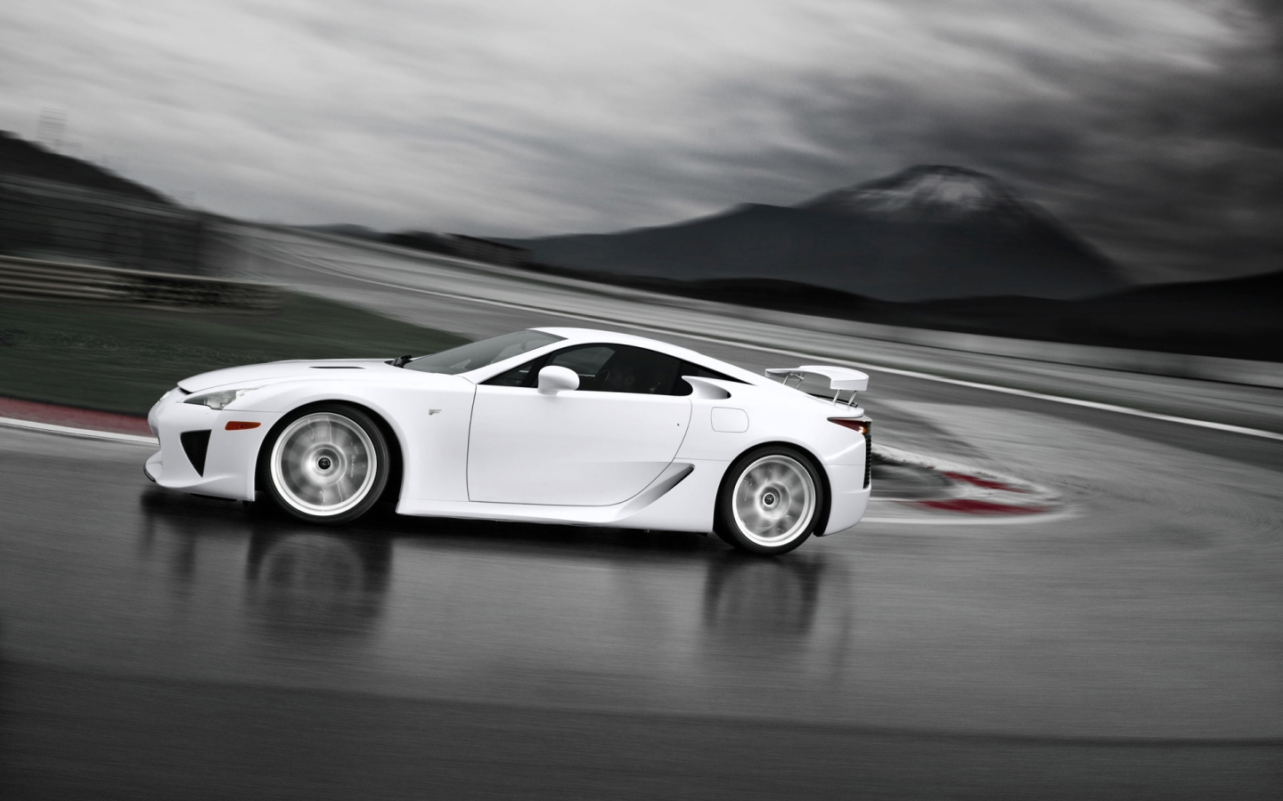 Lexus LFA White Side Angle Speed for 1440 x 900 widescreen resolution