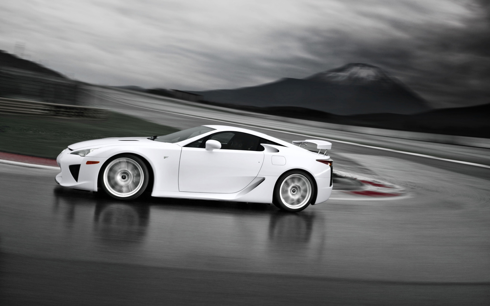 Lexus LFA White Side Angle Speed for 1680 x 1050 widescreen resolution