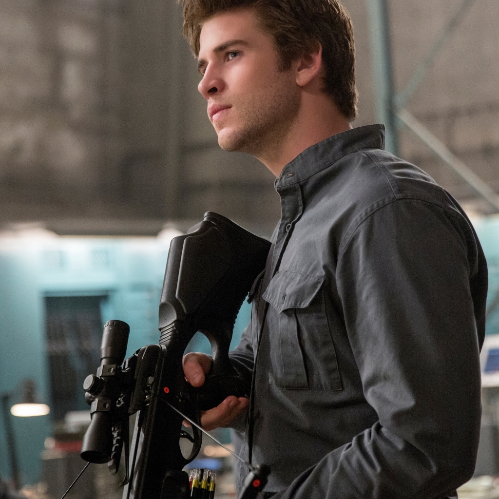 Liam Hemsworth in The Hunger Games for 1024 x 1024 iPad resolution
