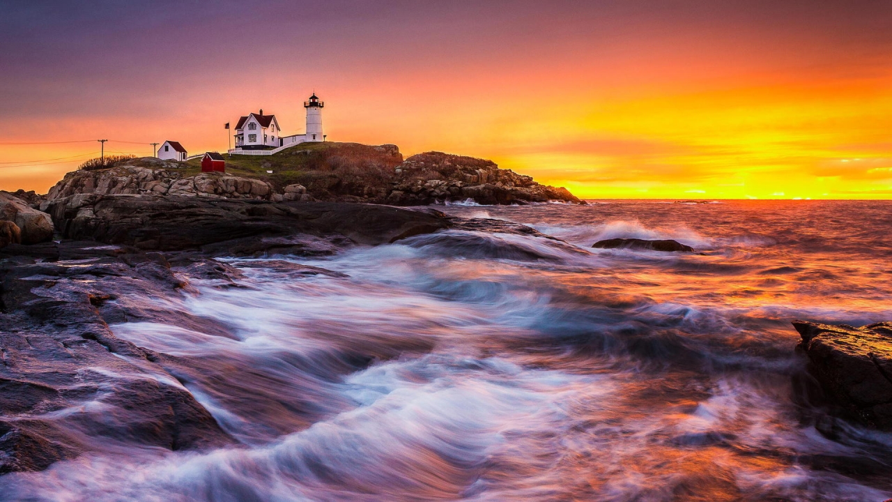 Lighthouse on Rocks for 1280 x 720 HDTV 720p resolution