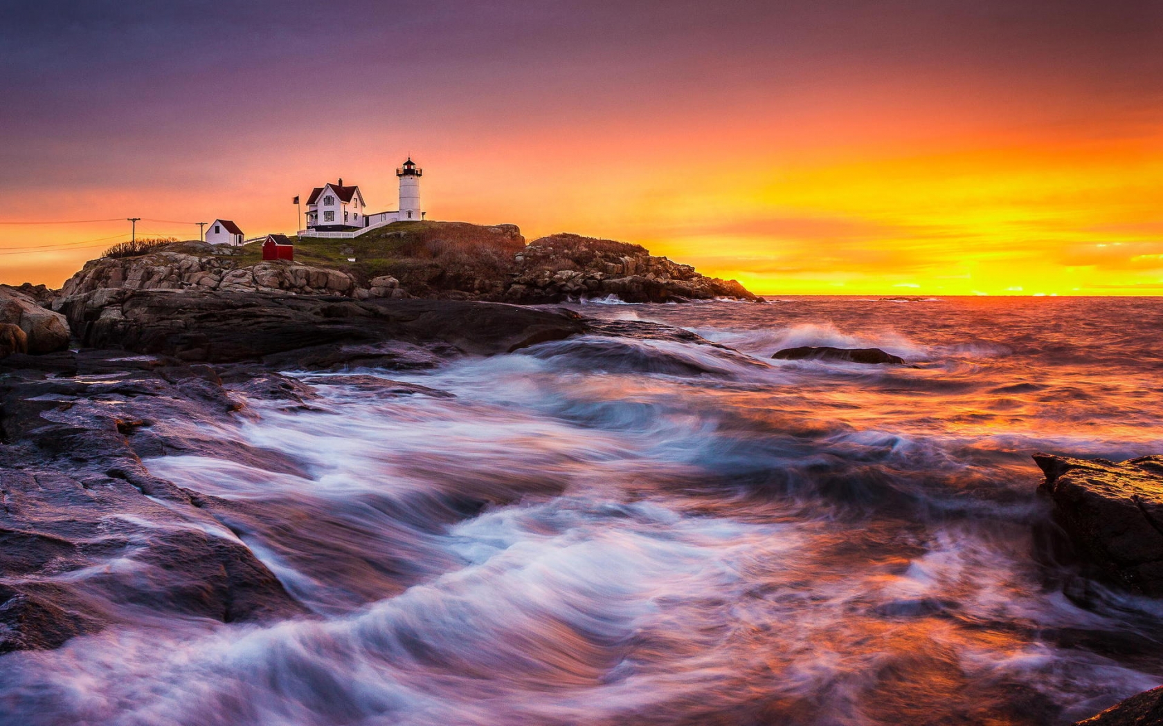 Lighthouse on Rocks for 1680 x 1050 widescreen resolution