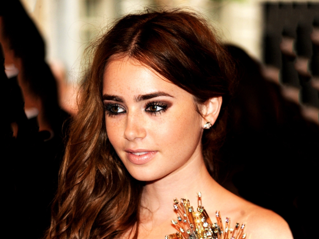 Lily Jane Collins for 1024 x 768 resolution