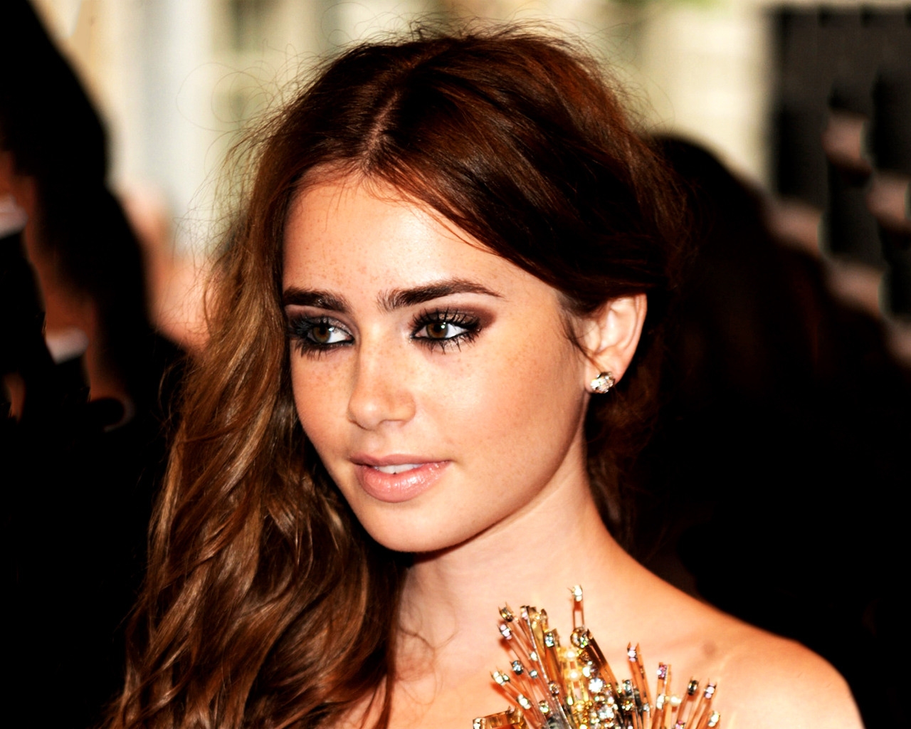 Lily Jane Collins for 1280 x 1024 resolution