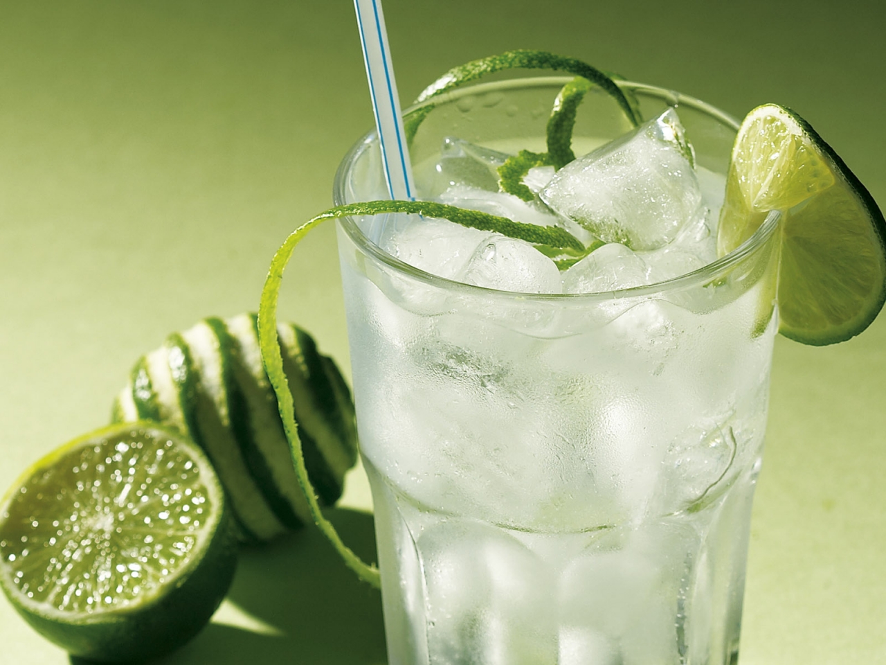 Lime Refreshing Cocktail for 1280 x 960 resolution