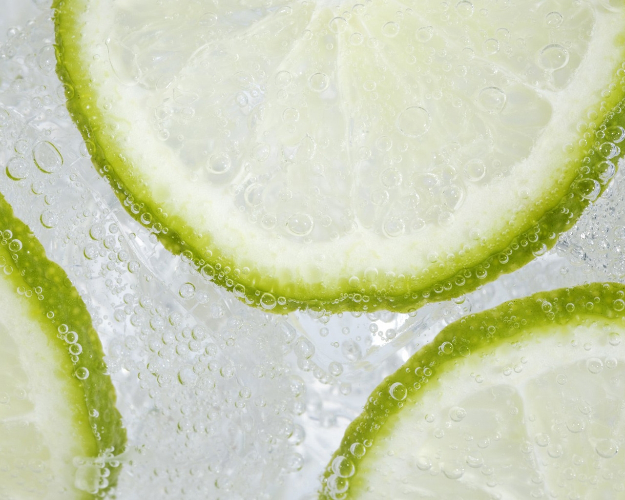 Limes in Mineral Water for 1280 x 1024 resolution