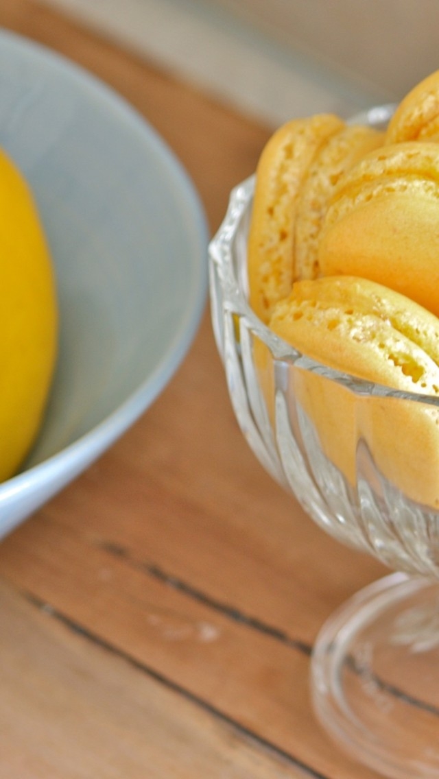Limoncello Macarons for 640 x 1136 iPhone 5 resolution