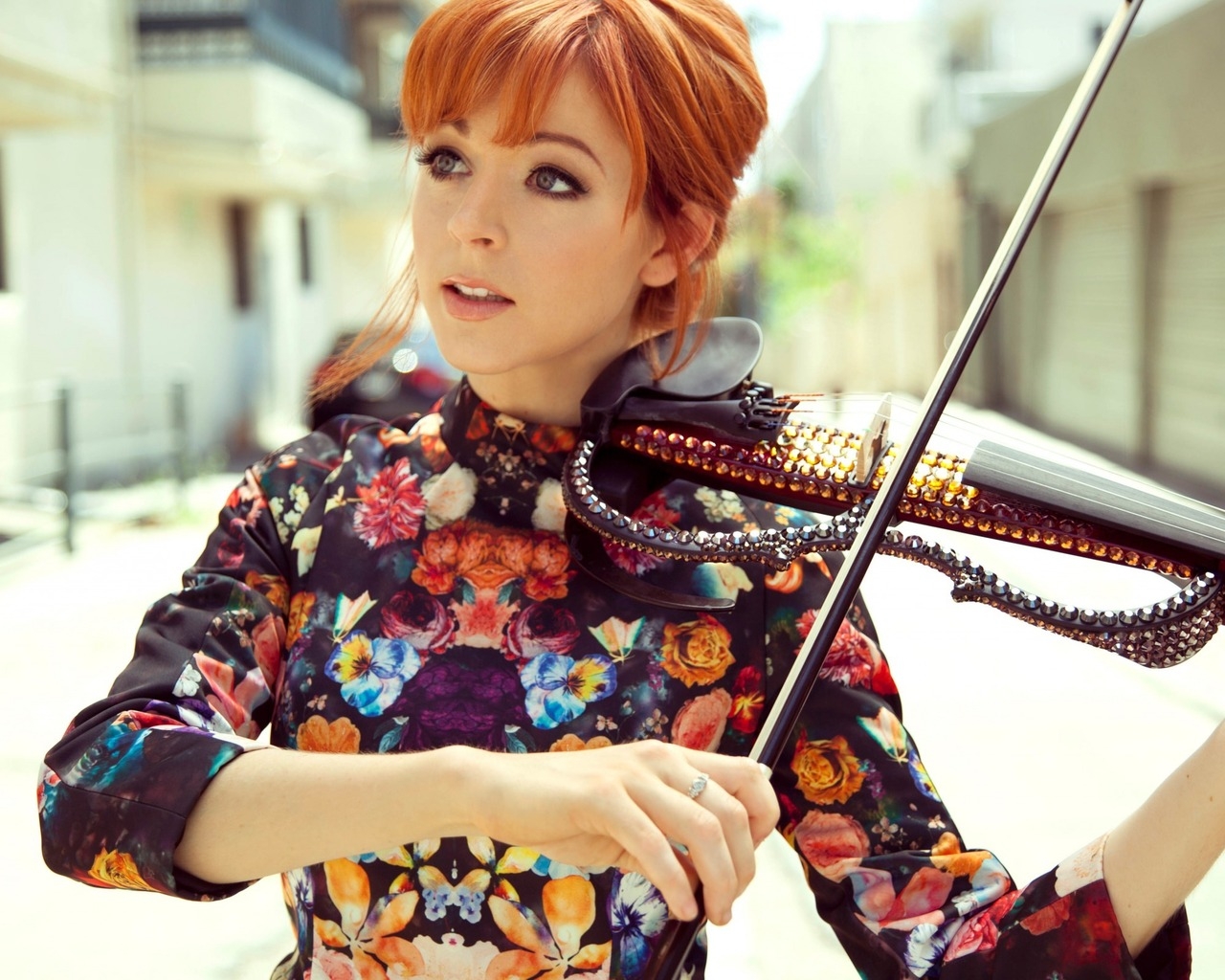 Lindsey Stirling Beautiful for 1280 x 1024 resolution