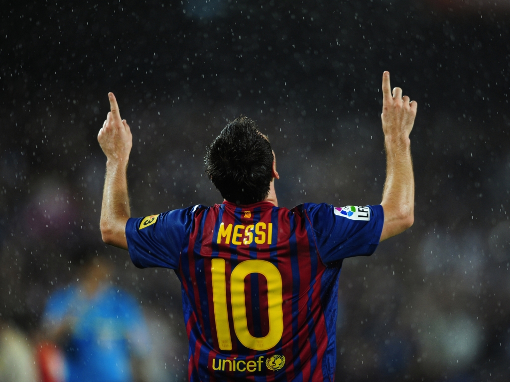 Lionel Messi in Rain for 1024 x 768 resolution