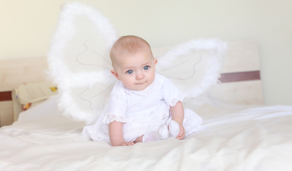 Little Angel for 1024 x 600 widescreen resolution