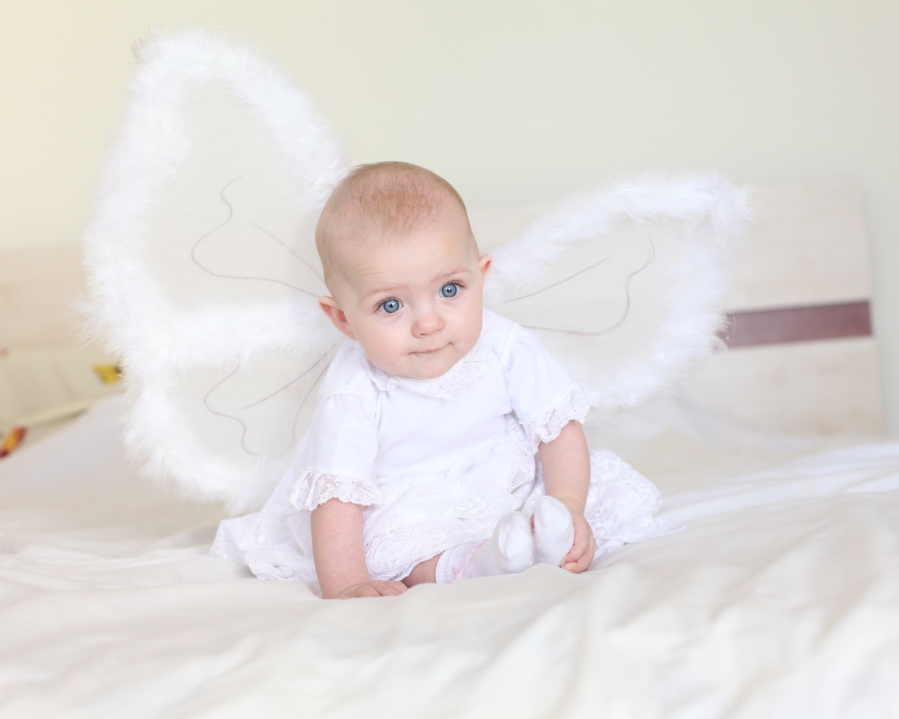 Little Angel for 1280 x 1024 resolution