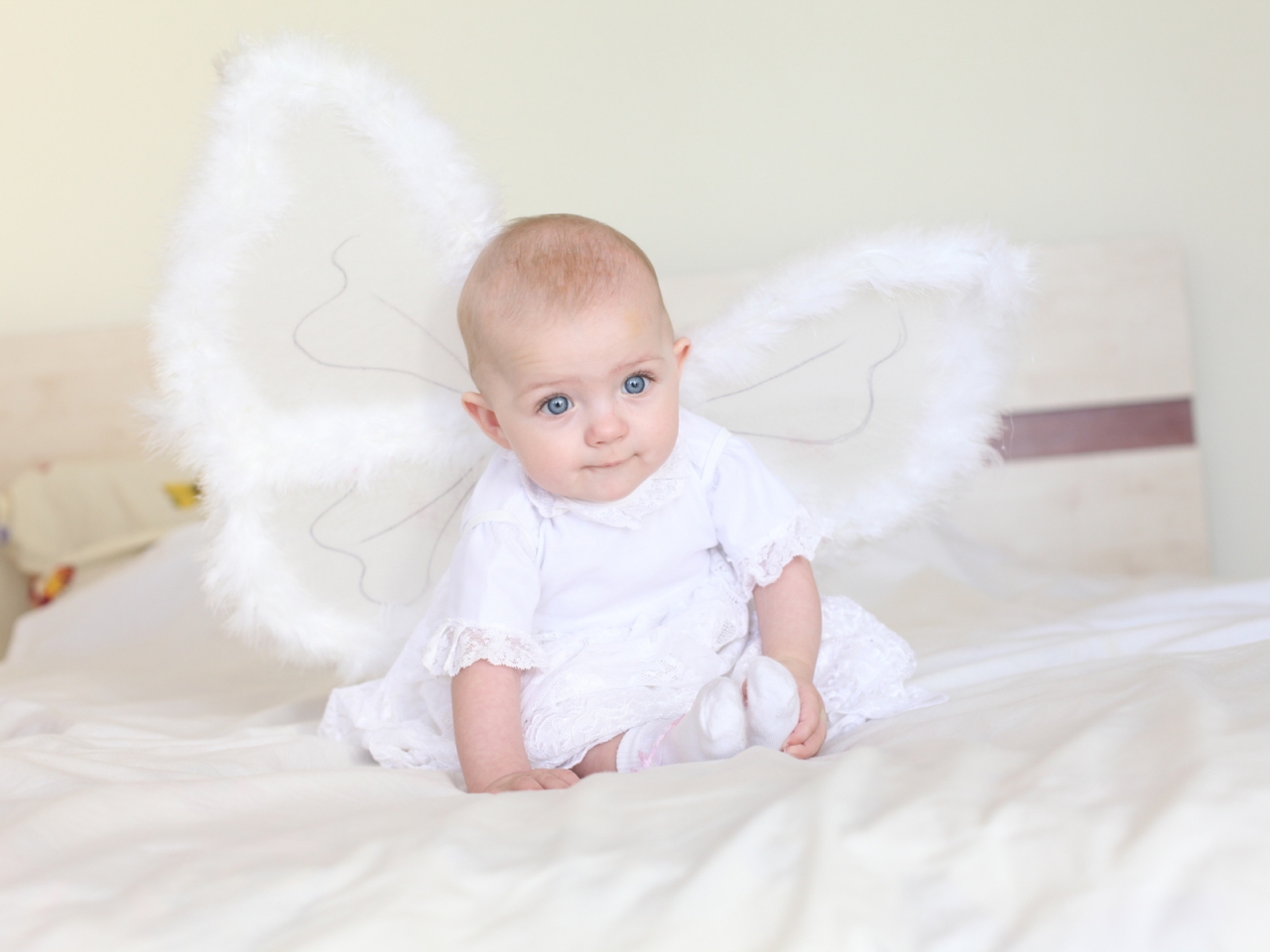 Little Angel for 1280 x 960 resolution
