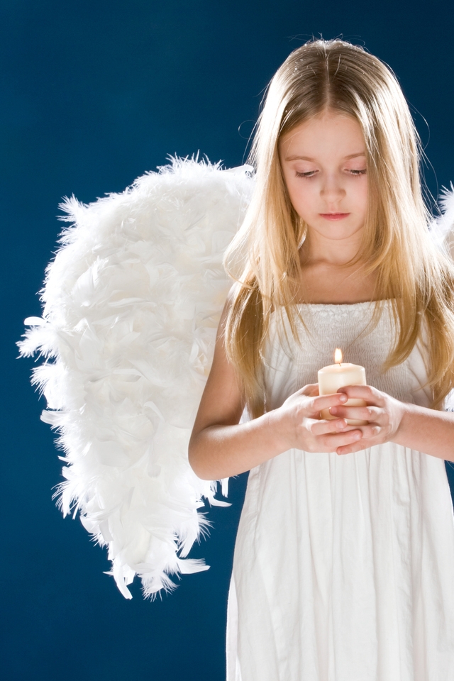 Little Angel Girl 640 X 960 Iphone 4 Wallpaper