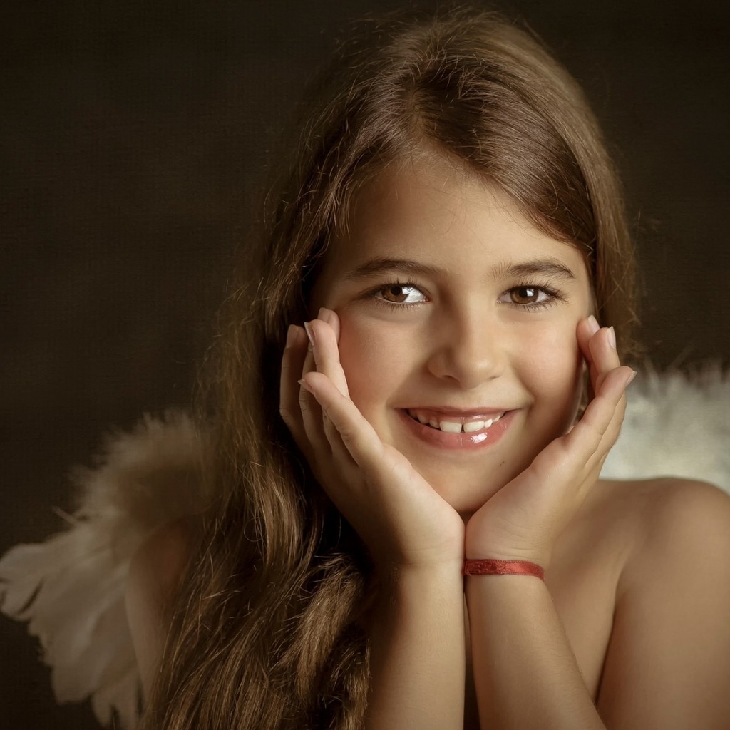 Little Angel Smile for 1024 x 1024 iPad resolution